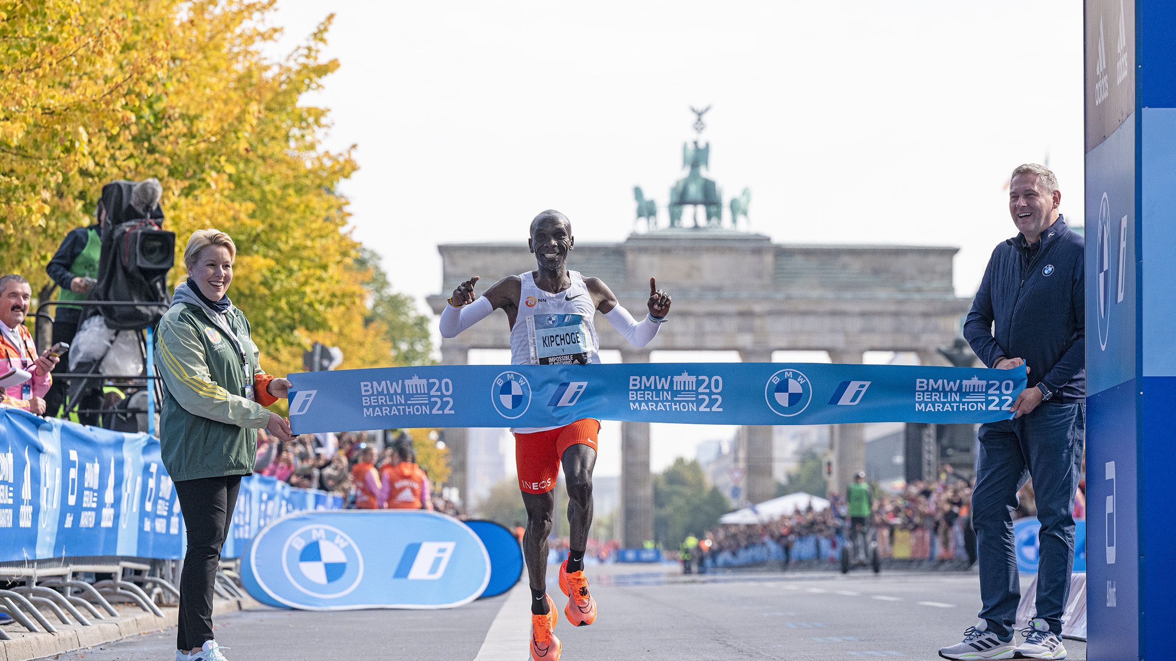 ELIUD KIPCHOGE BATE PRÓPRIO RECORDE MUNDIAL NA MARATONA DE BERLIM - 25-set-22