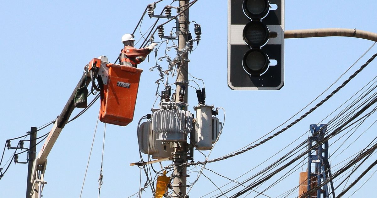 Conta de luz da Enel SP deve subir mais de 10% para 8,9 milhões de imóveis