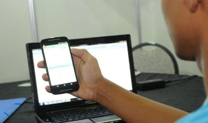 Ensino à distância contribui para perda de qualidade da educação, diz professora