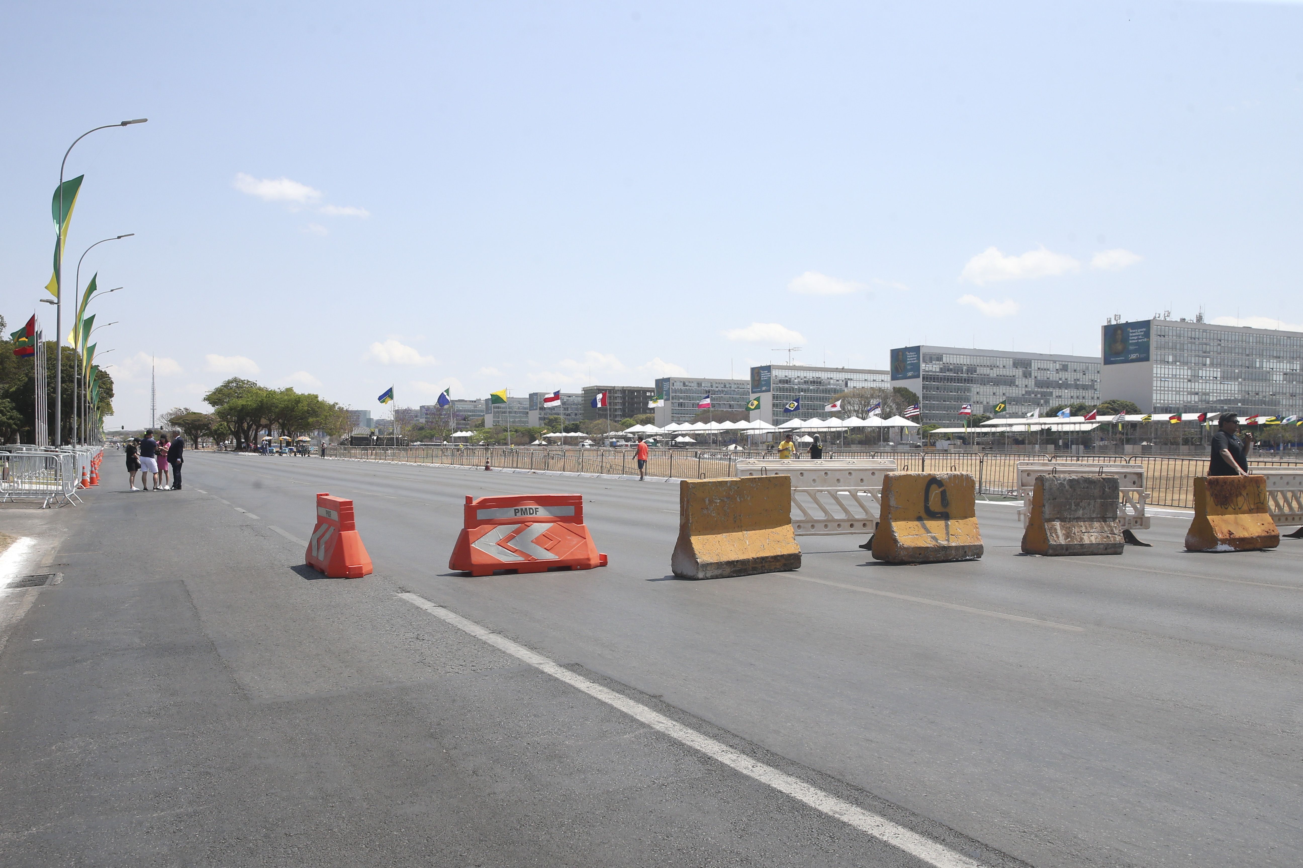 A Esplanada dos Ministérios, em Brasília, amanhece bloqueada para veículos, bloqueio, já previsto nos planos de segurança para o feriado de 7 de Setembro