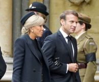 Presidente da França, Emanuel Macron, e sua esposa, Brigitte Macron, chegam para o funeral de Estado da Rainha Elizabeth II na Abadia de Westminster, em 19 de setembro de 2022, em Londres, Inglaterra
