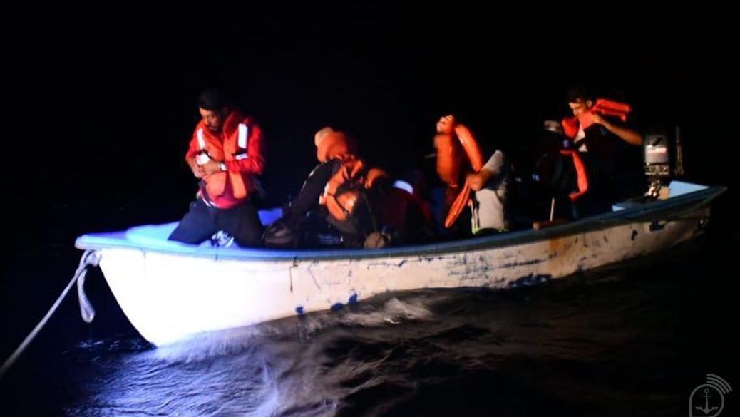 Argelinos são resgatados pela Marinha do Brasil perto do litoral da Espanha