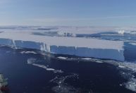 Água do oceano avanço abaixo da “geleira do Juízo Final”