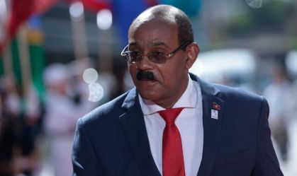 Ex-colônia britânica fará referendo sobre se tornar uma república, diz premiê