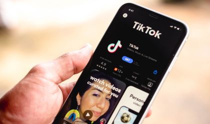 União Europeia proíbe que funcionários usem TikTok em seus aparelhos