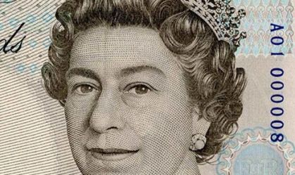 Bilhões de moedas e notas de libra com rosto de Elizabeth II serão substituídas