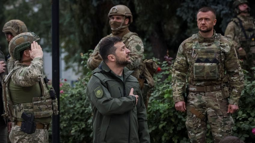 Zelensky em visita à cidade de Izium / Gleb Garanich/Reuters