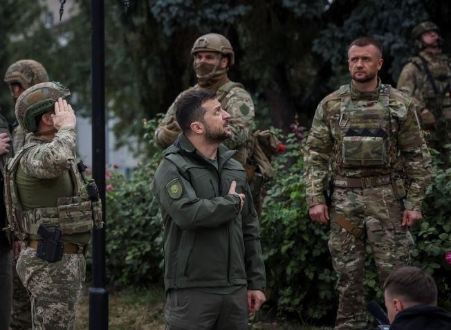 Zelensky visita cidade de Izium / Gleb Garanich/Reuters