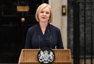 Liz Truss renuncia como primeira-ministra do Reino Unido