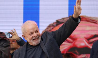 PR - LULA-COMÍCIO-CURITIBA - GERAL - O candidato a presidente, Lula, participa de comício na cidade de Curitiba (PR), neste sábado (17). 17/09/2022 - Foto: LUIS PEDRUCO/FUTURA PRESS/FUTURA PRESS/ESTADÃO CONTEÚDO