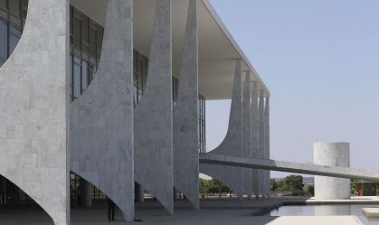Após veto, governo recua e aceita cumprir calendário de pagamento de emendas