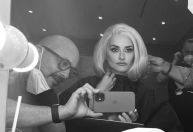 Em Veneza, diretor de filme com Penélope Cruz revela que nasceu mulher