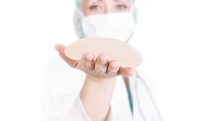 Agência dos EUA alerta para tipos de câncer em pessoas com implantes mamários