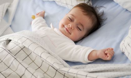 bebê dormindo / sono / bebês