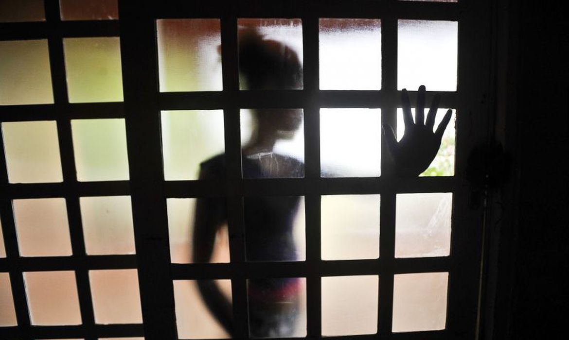 Estupro contra crian&ccedil;as e adolescentes: meninas e negros s&atilde;o os grupos mais  atingidos | CNN Brasil