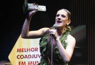 Travesti Marina Mathey ganha Prêmio Bibi Ferreira e marca conquista inédita