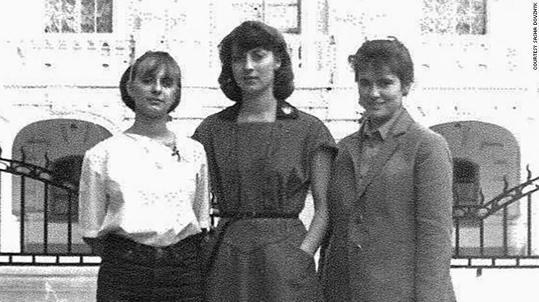 Tia de Sasha Dovzhyk, Tetiana Kulihina, com amigos em Kiev, maio de 1986 / Sasha Dovzhyk / Arquivo Pessoal