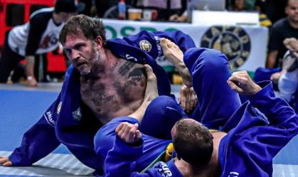 Tom Hardy faz aparição surpresa em torneio de artes marciais, e vence