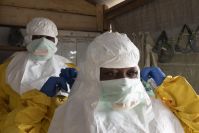 Cruz Vermelha homenageia voluntários mortos por Ebola na RD Congo