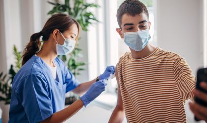 Vacina da gripe na rede privada: saiba quanto custa e diferenças entre imunizante do SUS