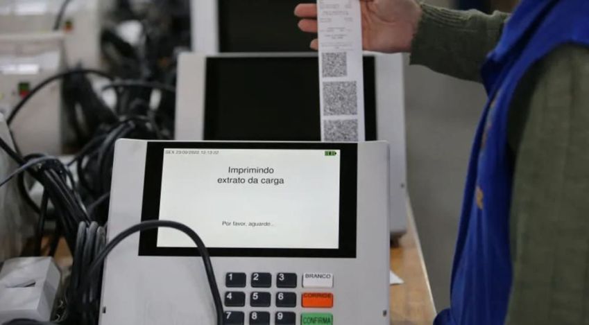 O que é zerésima e qual sua importância para a segurança da votação / REUTERS/Diego Vara