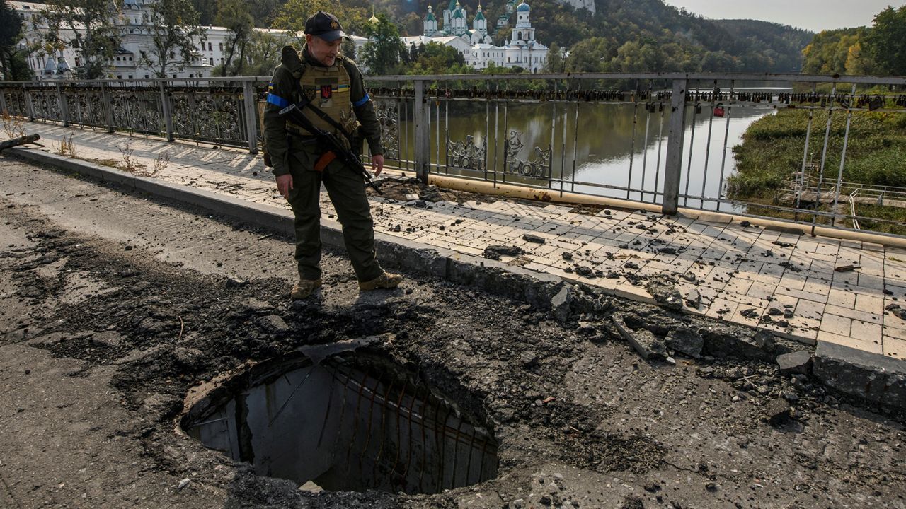 221002183553-ukraine-russia-putin-nuclear-weapons
