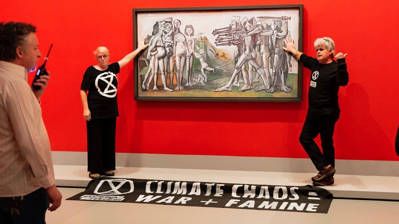 221009035704-01-extinction-rebellion-picasso-intl