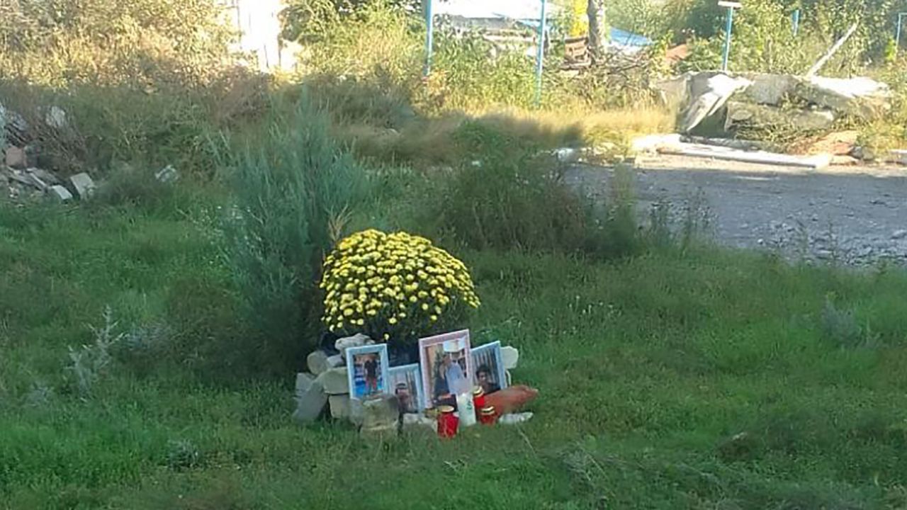 Memorial para os mortos de Pershotravneva, em Izium, após ataque aéreo russo / Arquivo Pessoal/Mykhailo Yatsentiuk