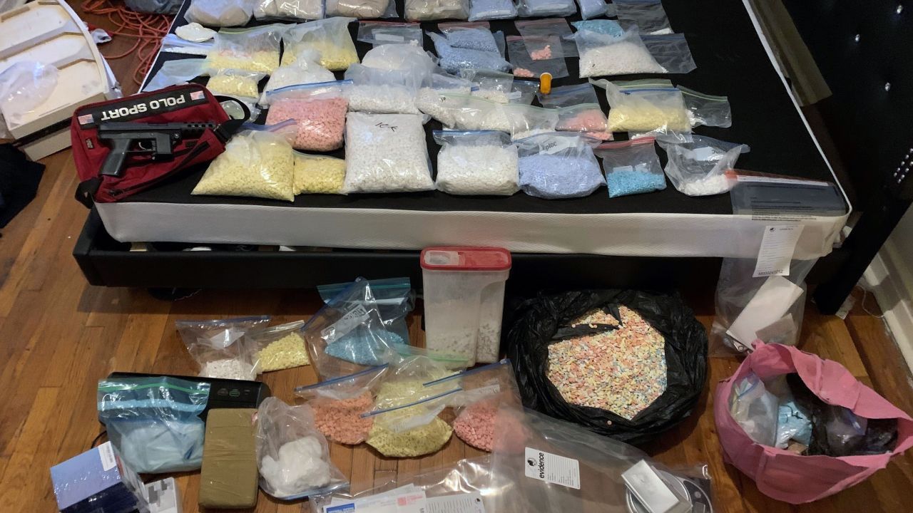221012230404-01-nyc-fentanyl-seizure