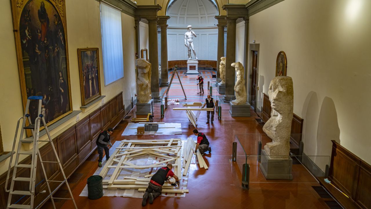 221014114318-07-florence-accademia-construction