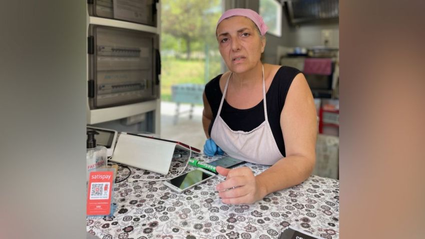 Gloria, uma moradora de Garbatella, disse que está preocupada com a liberdade futura de seus filhos após a vitória de Giorgia Meloni / Valentina Di Donato / CNN
