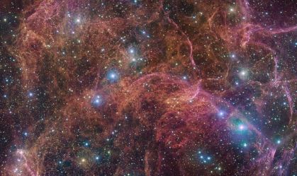 Astrônomos capturam imagens do "fantasma" de uma estrela e teias cósmicas
