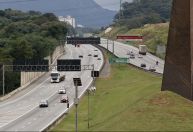 Mais de 870 mil veículos devem deixar a cidade de SP neste feriado