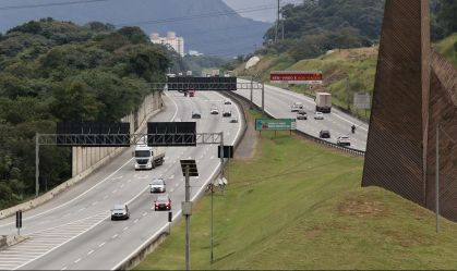 Mais de 870 mil veículos devem deixar a cidade de SP neste feriado