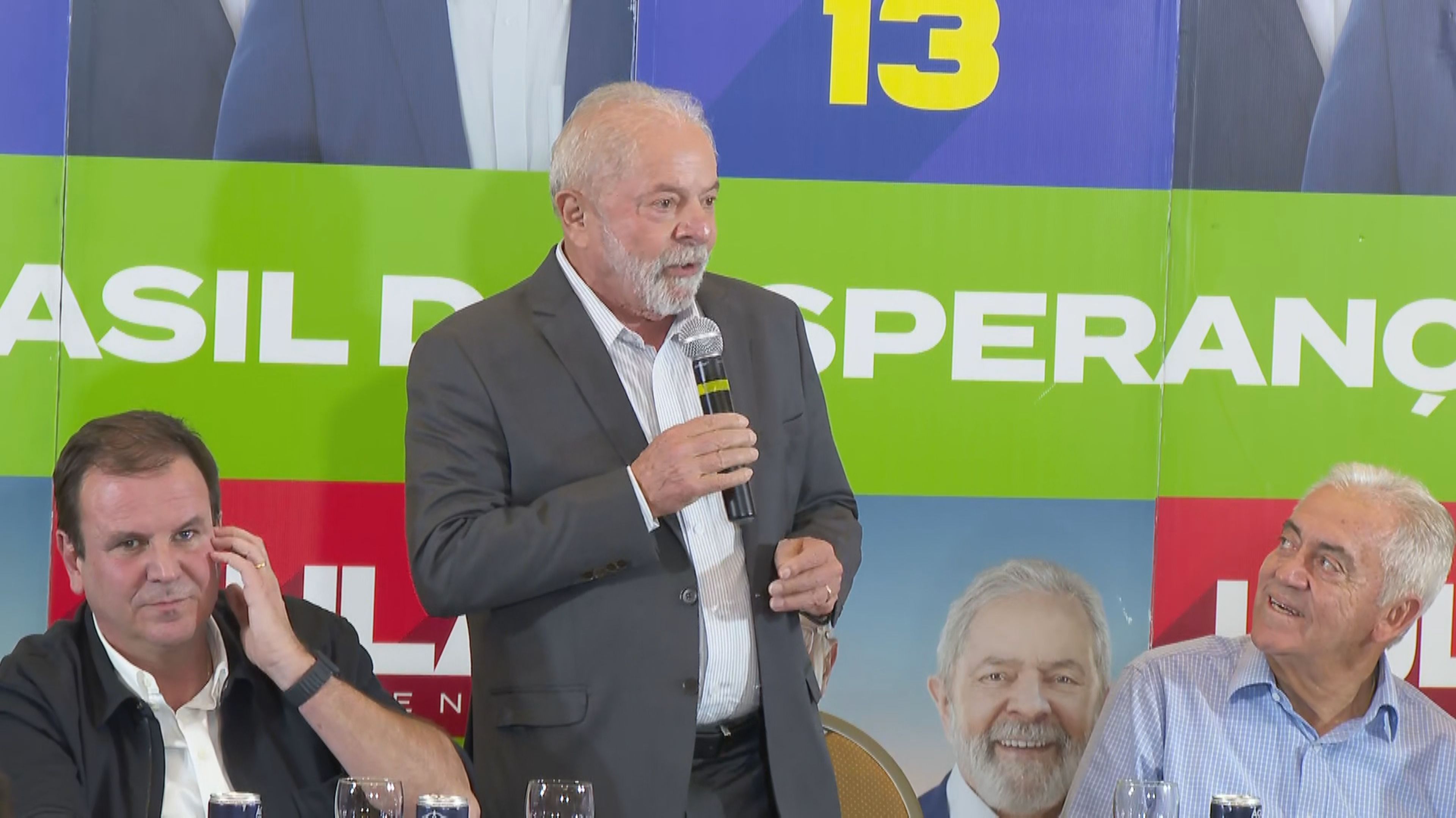 Lula faz discurso em evento de campanha