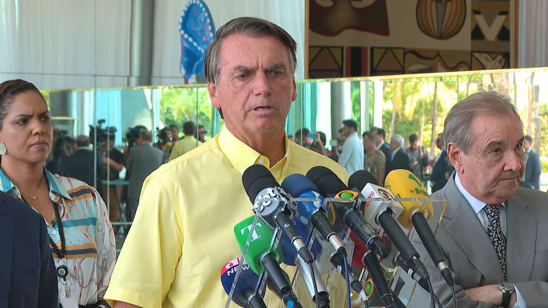 O presidente Jair Bolsonaro (PL) fala sobre o tiroteio em um ato de campanha de Tarcísio de Freitas (Republicanos), em São Paulo