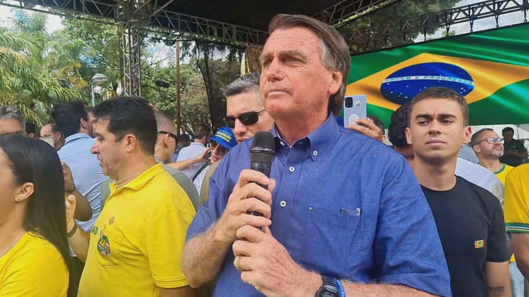 Jair Bolsonaro discursa em Teófilo Otoni (MG)