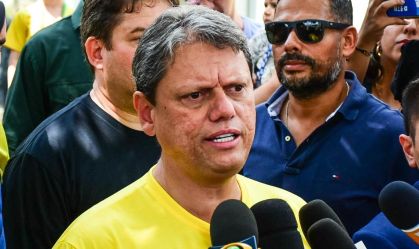 TARCÍSIO DE FREITAS VOTANDO SÃO JOSÉ DOS CAMPOS