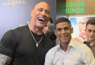 Influenciador Luva de Pedreiro publica encontro com The Rock; veja