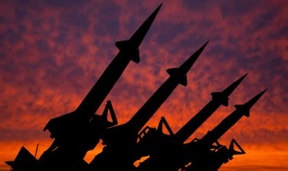 Aviões norte-coreanos realizam exercício de bombardeio após disparo de mísseis
