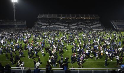 Imagem de destaque do post: Torcedor morre após confusão em jogo entre Boca Juniors e Gimnasia y Esgrima