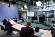 Zelensky pede “escudo aéreo” ao G7 e sanções mais duras contra a Rússia