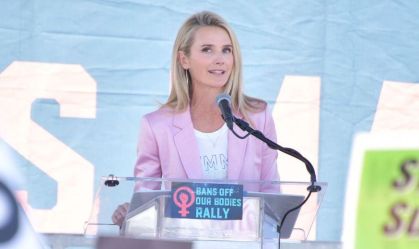 Mulher do governador da Califórnia deve testemunhar contra Harvey Weinstein