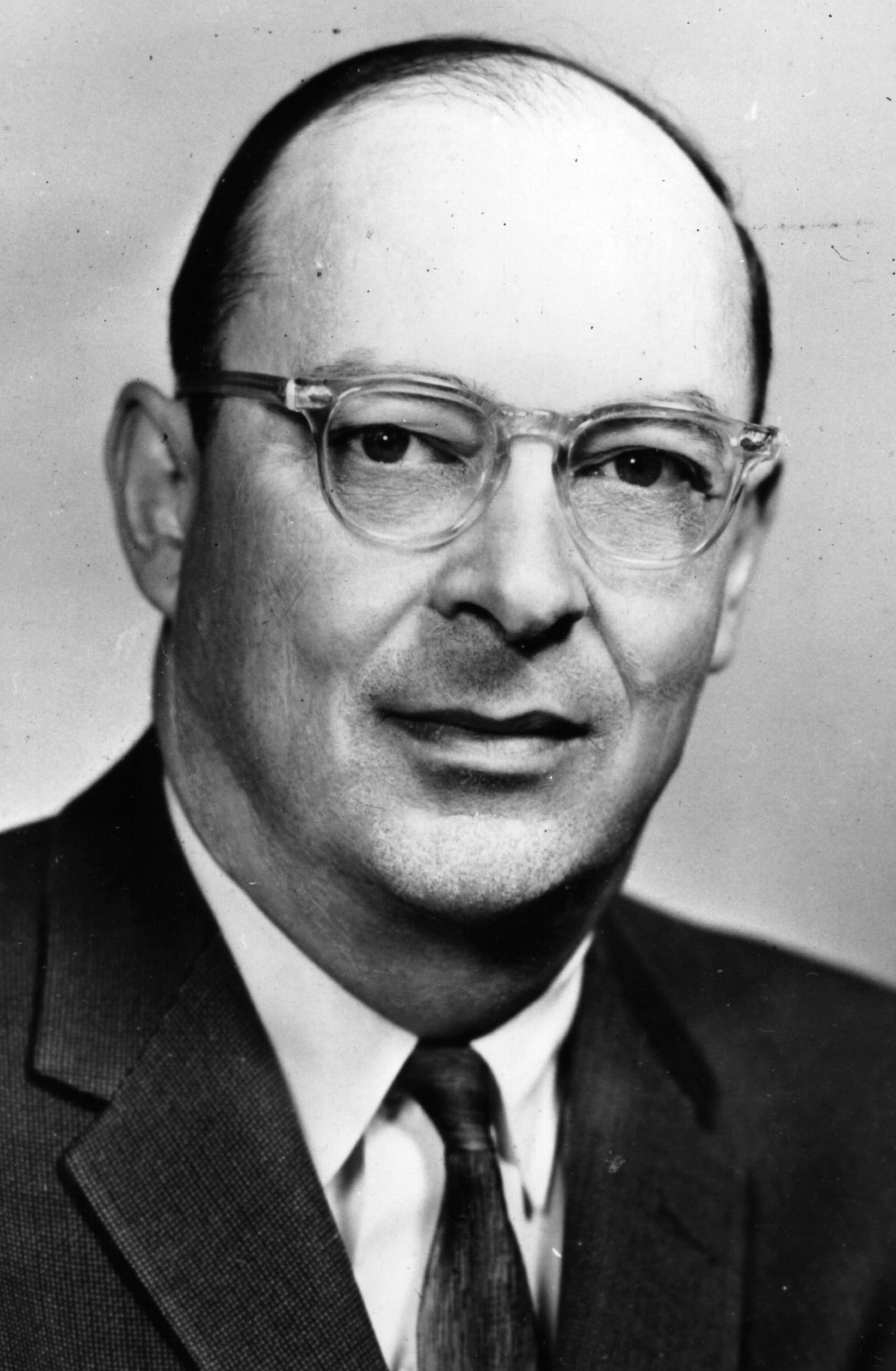Professor John Bardeen, ganhador do Prêmio Nobel de Física, a primeira pessoa a ganhar o mesmo prêmio duas vezes. Ele foi co-inventor do transistor e um contribuinte para a teoria da supercondutividade. / Keystone/Getty Images