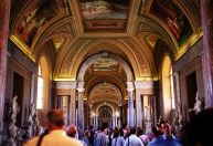 Turista quebra duas esculturas romanas antigas no Vaticano
