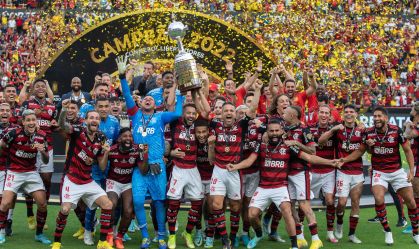 Jogadores do Flamengo comemoram título da Libertadores 2022 contra o Athletico-PR