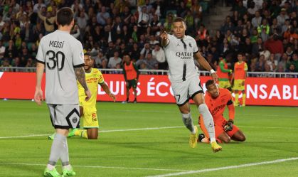 NANTES, FRANÇA - 03 DE SETEMBRO: Kylian Mbappe #7 do Paris Saint-Germain comemora seu segundo gol com Lionel Messi #30 durante a partida da Ligue 1 entre FC Nantes e Paris Saint-Germain no Stade de la Beaujoire em 03 de setembro de 2022 em Nantes , França. (Foto de Xavier Laine/Getty Images)