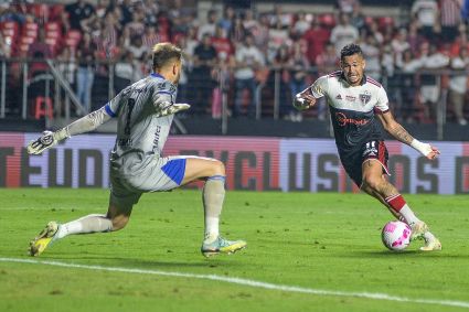 São Paulo recebeu o Coritiba nesta quinta-feira (20) no Morumbi