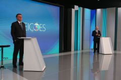 Os candidatos Jair Bolsonaro (PL) e Luiz Inácio Lula da Silva (PT) durante debate do segundo turno na TV Globo