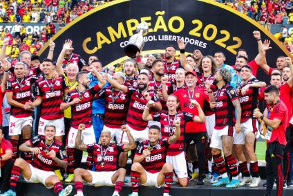 Jogadores do Flamengo comemoram título da Libertadores 2022 contra o Athletico-PR